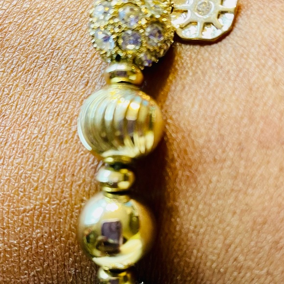 Monet Vintage Spiral, Crystal, and Shiny Bead Stretch Bracelet. Size 6 1/2 inch - Picture 4 of 6